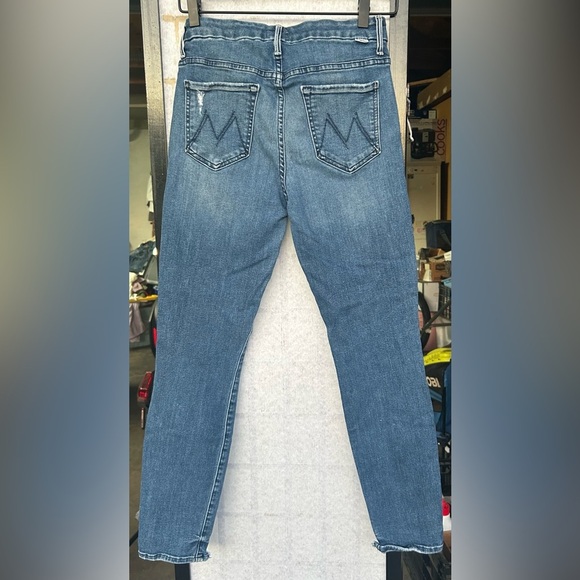MOTHER Classic Blue Jeans The Looker Ankle Jeans in We The Animals
MOTHER - Picture 6 of 15